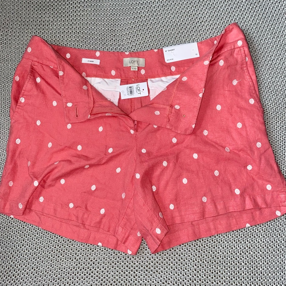 NWT Loft 6” Mid Rise Dotted Short